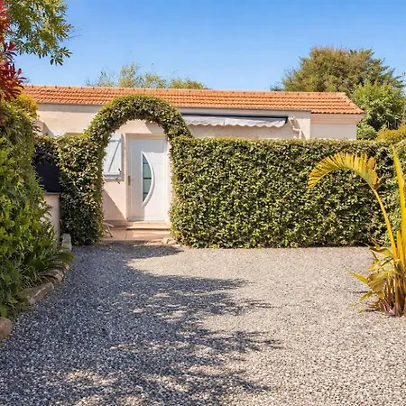 بيت للعطل T3 De 35m2 - Bord De - De La Nartelle- Maxime - Piscine Partagee -parking - Bbq - 2 2 Salle De Bains