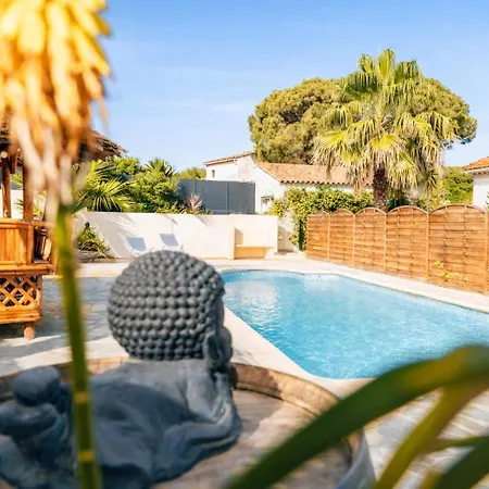 بيت للعطل T3 De 35m2 - Bord De - De La Nartelle- Maxime - Piscine Partagee -parking - Bbq - 2 2 Salle De Bains *