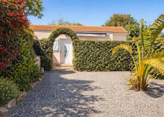 بيت للعطل T3 De 35m2 - Bord De - De La Nartelle- Maxime - Piscine Partagee -parking - Bbq - 2 2 Salle De Bains