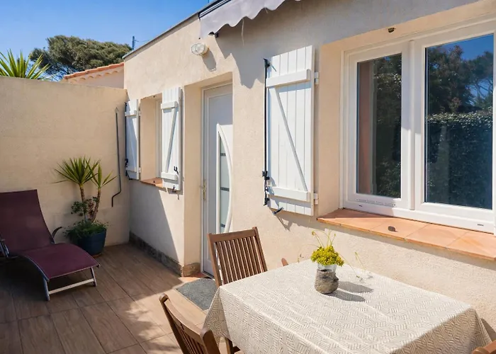 T3 De 35m2 - Bord De - De La Nartelle- Maxime - Piscine Partagee -parking - Bbq - 2 2 Salle De Bains بيت للعطل *