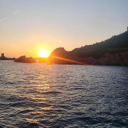 Reve D'azur En Bord De A La Nartelle Avec Piscine Dans La Residence, Terrasse, Bbq, 2 2 Sdb De 35m2 Draps Inclus Semesterbostad