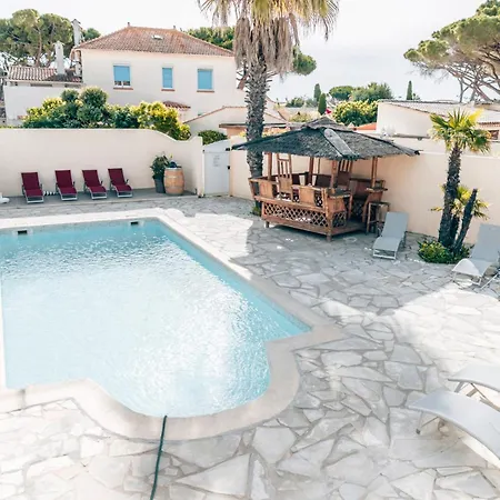 T3 De 35m2 - Bord De - Piscine Partagee -parking - Bbq - 2 2 Salles De Bain * Sainte-Maxime