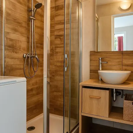 T3 De 35m2 - Bord De - Piscine Partagee -parking - Bbq - 2 2 Salles De Bain *