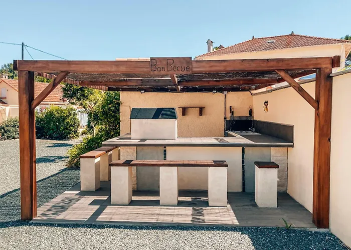 T3 De 35m2 - Bord De - Piscine Partagée -parking - Bbq - 2 2 Salles De Bain * Sainte-Maxime